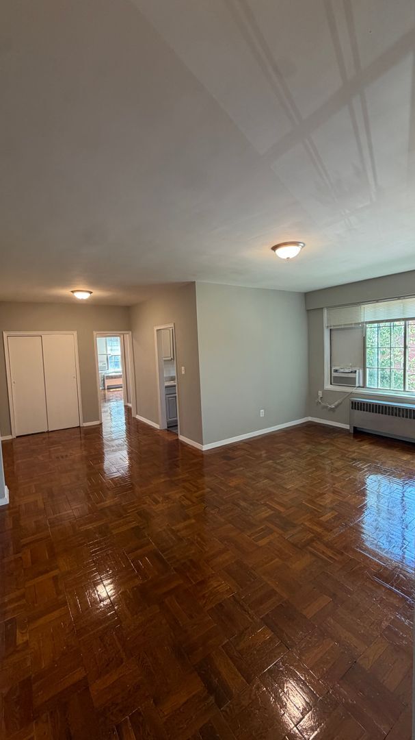 Interior Photo - 5000 FT TOTTEN DR NE