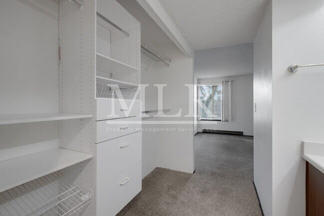 Building Photo - Peaceful 2 bed 2 bath condo