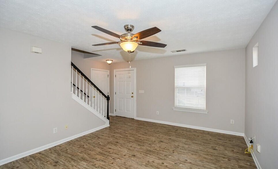Building Photo - 612 Spanish Oak Dr