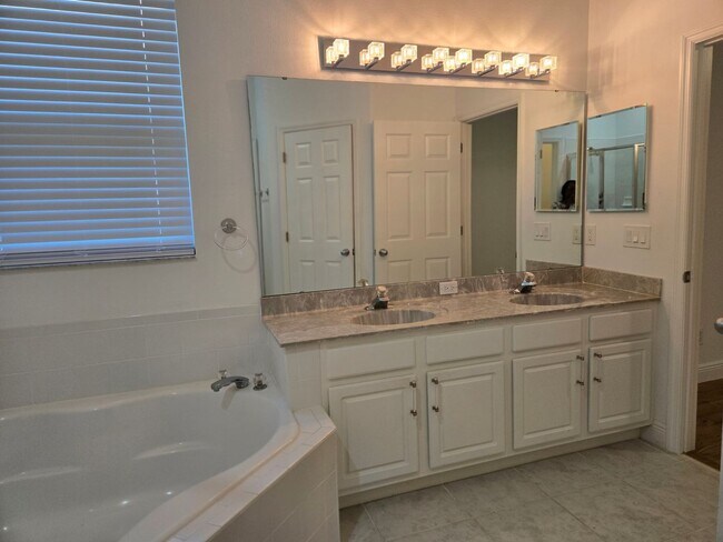 Building Photo - Lake Mary - 3 Bedrooms, 2 Bathrooms - $3,095.00