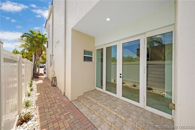 Building Photo - 4339 Bougainvilla Dr