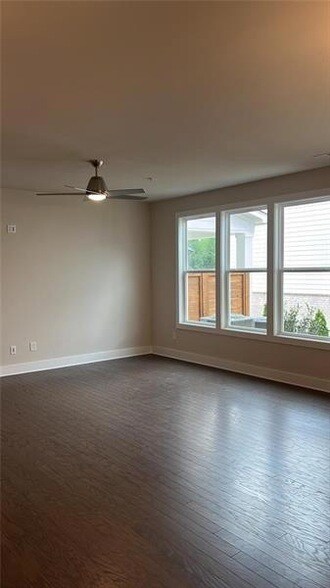 Building Photo - 1255 Winterhaven Dr