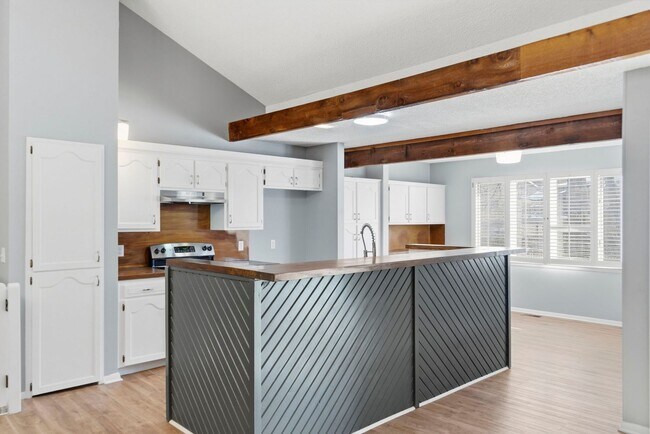 Building Photo - 3460 E Catalpa St