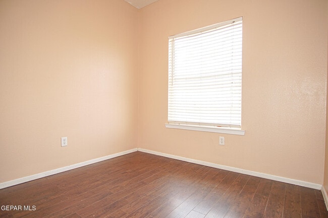 Building Photo - 14701 Calhoun Dr