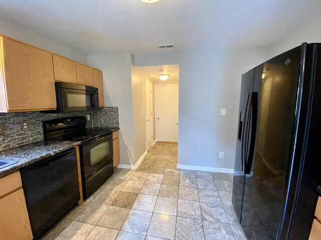 Building Photo - Welcome home to this stunning 3-bedroom, 2.5-bath residence in the desirable Meridian Place neigh...