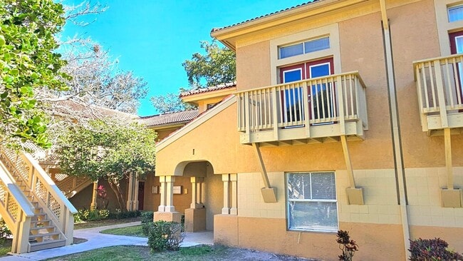 Building Photo - 4823 Via Palm Lakes