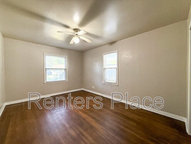 Building Photo - 3512 W 43rd Pl
