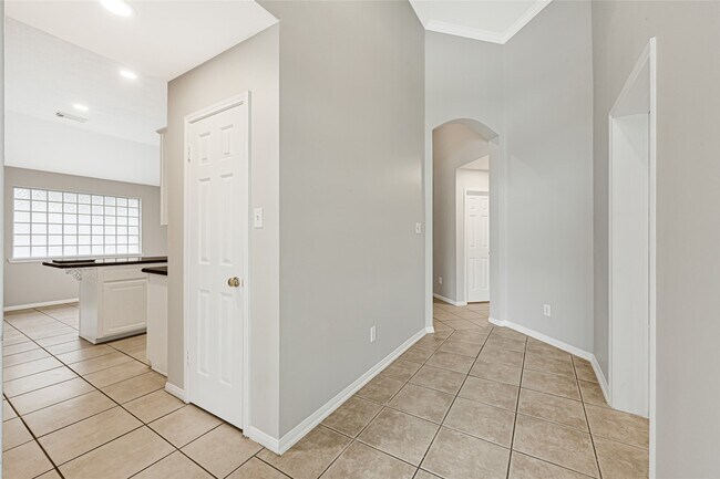 Building Photo - 10323 Emerald Pine Dr