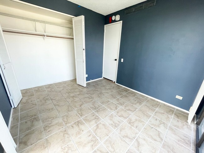 Building Photo - Available now! 2 bedroom 2 bathroom in dow...