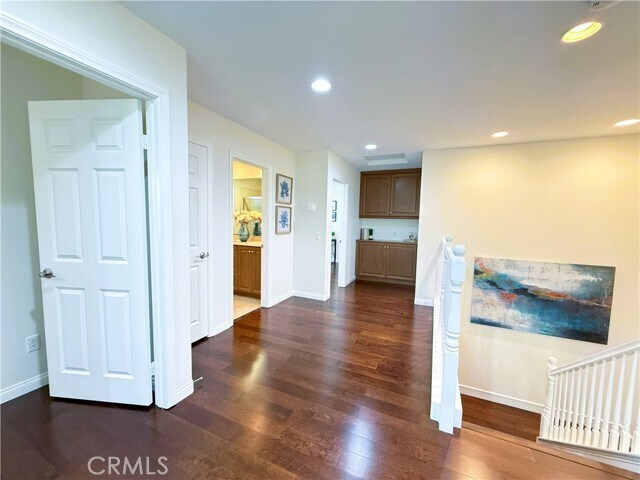 Building Photo - 81 Keepsake