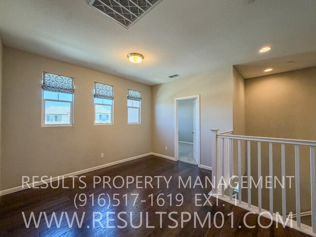 Building Photo - 1041 Bridlewood Dr