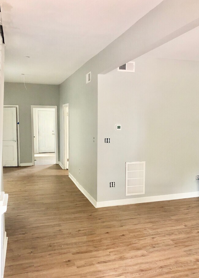 Building Photo - 1709 Everett St