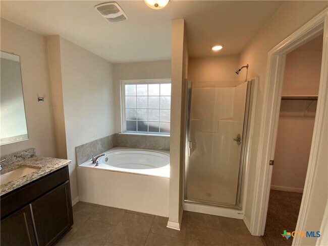 Building Photo - 3022 Dade Loop