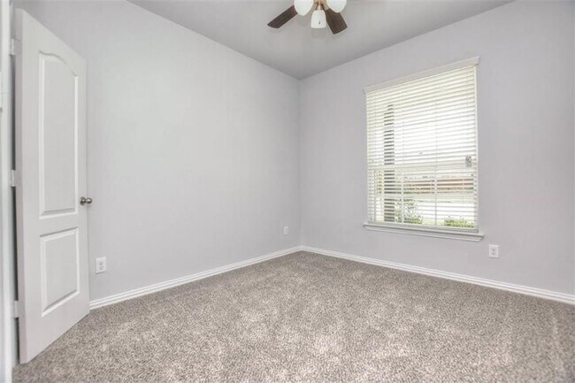 Building Photo - 704 Bonnet Blvd