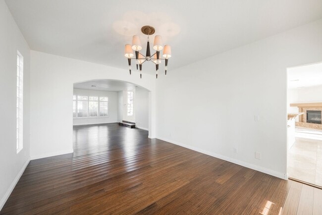 Building Photo - Luxury Home located in Henderson