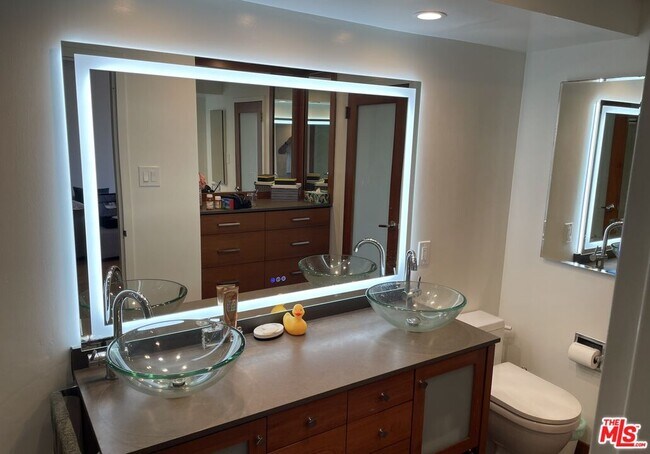Building Photo - 4314 Marina City Dr