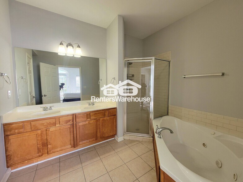 Building Photo - 52 Glenn St SE