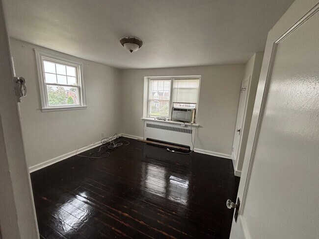 Building Photo - 1123 Gilham St