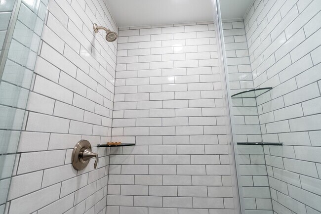 Building Photo - 504 S Pitt St