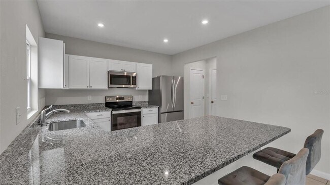 Building Photo - 1450 Haines Dr