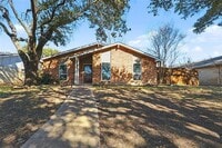 Building Photo - 921 Middle Cove Dr