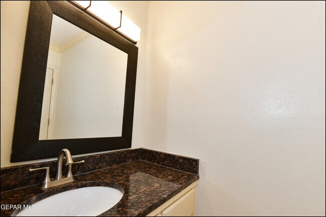 Building Photo - 4433 N Stanton St