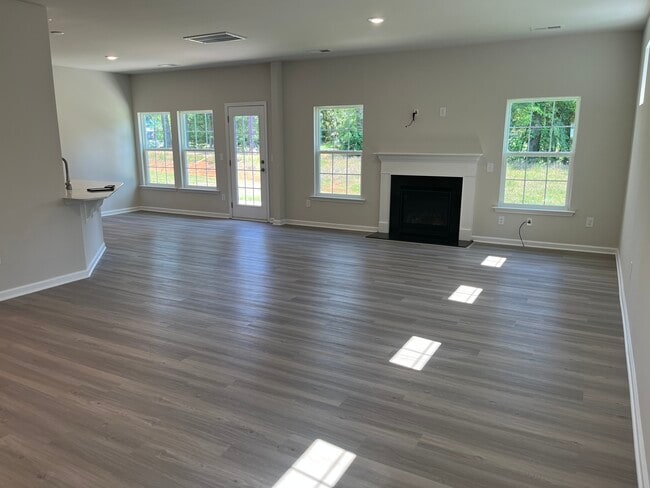 Building Photo - 117 Magnolia St