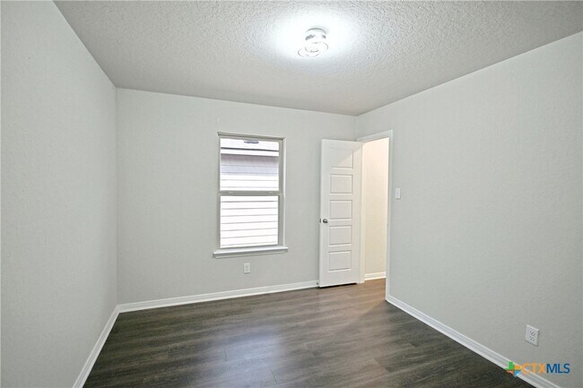 Building Photo - 2973 Greenbriar Rd