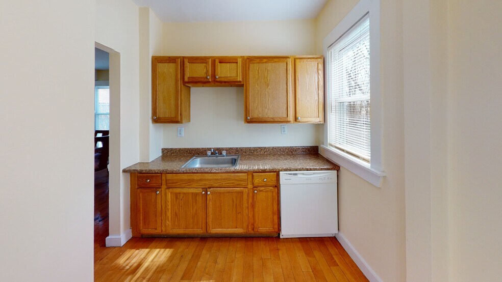 Primary Photo - 32 Martland Ave