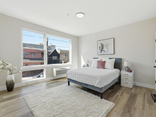 Building Photo - 304 61st St