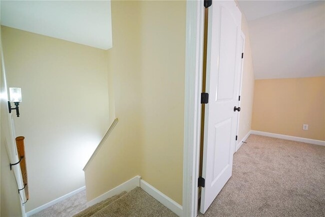 Building Photo - 211 West Dr