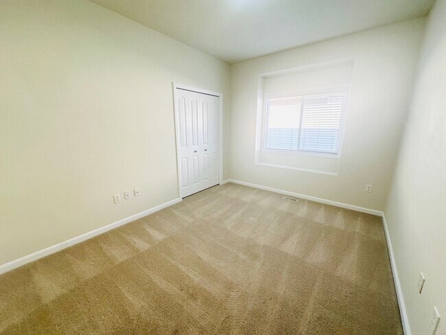 Building Photo - Exceptionally maintained Single level 3 bedroom home available soon!