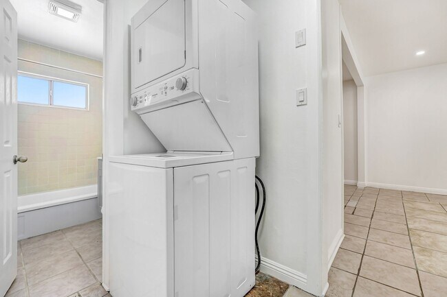 Building Photo - Lancaster 1 bedroom