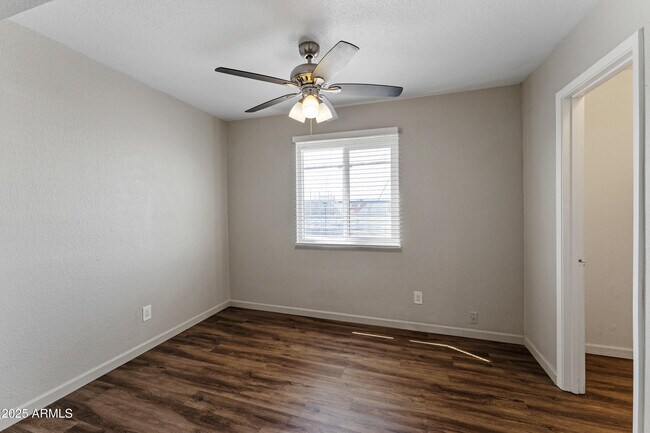 Building Photo - 808 N Revere