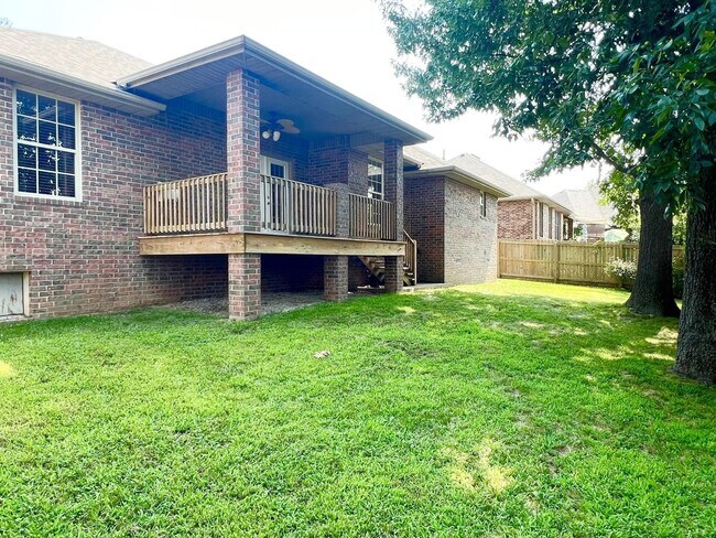 Building Photo - Beautiful Home in Nixa! Wont Last!