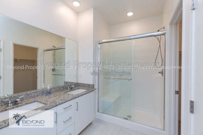 Building Photo - 5461 Seacliff Pl