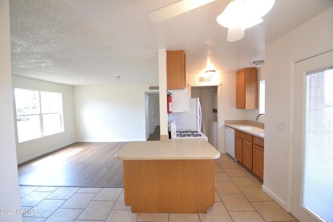 Primary Photo - 4431 Plaza Vista