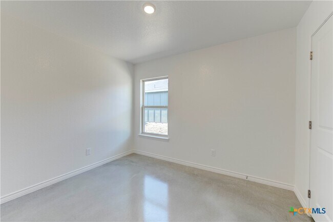 Building Photo - 526 Lost Trl