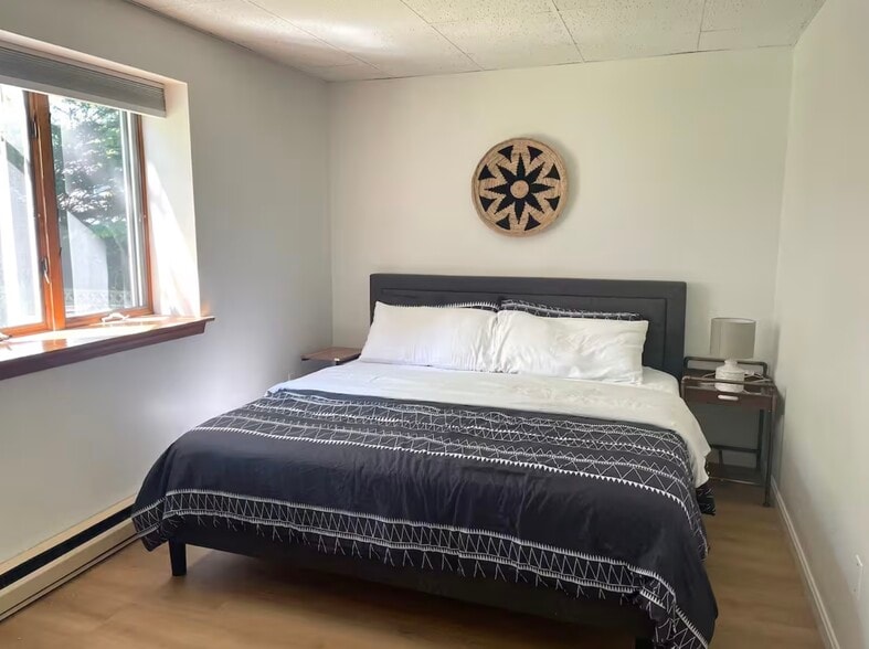 Building Photo - 17 Page St