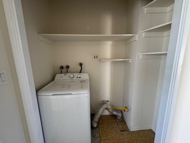 Building Photo - 1904 Harriman Ln