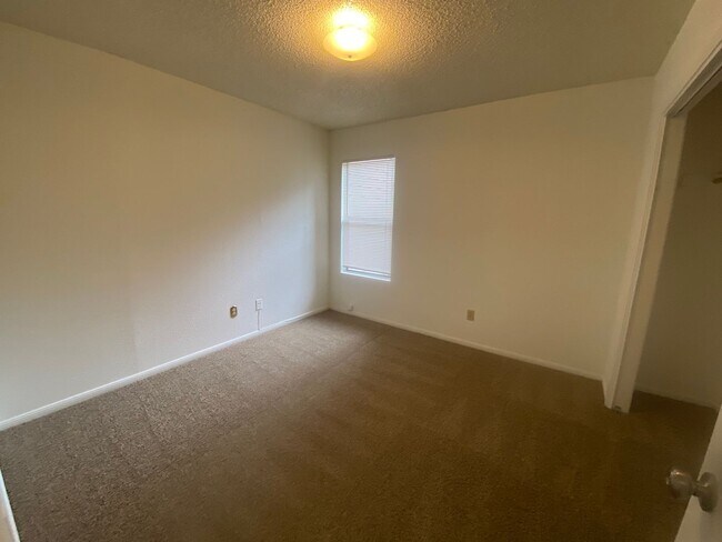 Building Photo - Cozy 2 bd/2.5 bath NW Austin Home