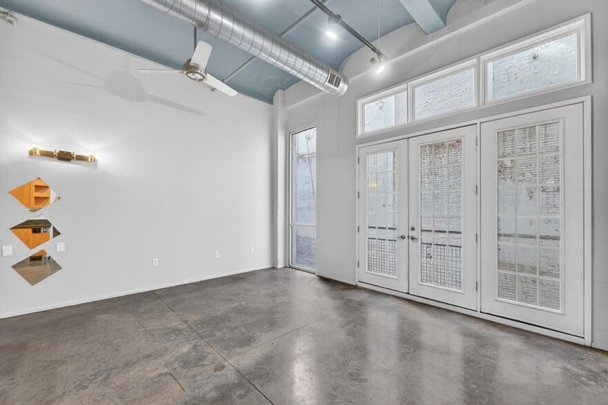 Building Photo - 1136 Washington Ave