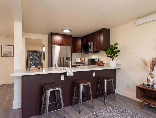 Building Photo - Seattle 3 Bedroom Apartment for Rent | Newly Remodeled Home with In-Unit Washer/Dryer, Private En...