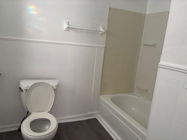 Building Photo - Peaceful Living: 2-Bed Home with Spacious Backyard