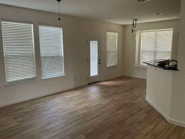 Building Photo - 403 Knights Cross Dr