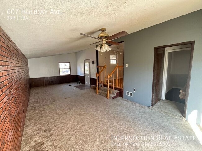 Building Photo - 607 Holiday Ave