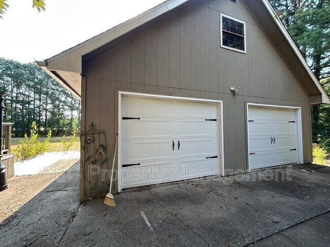 Building Photo - 4084 N Lexington Ln