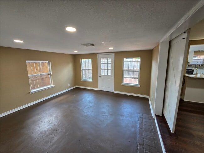Building Photo - 4105 Rutland St