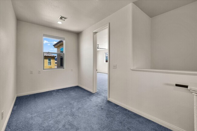 Building Photo - 56923 Ivanhoe Dr
