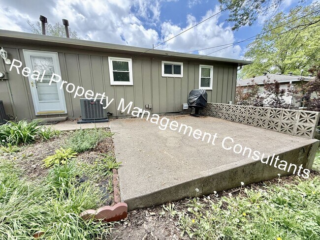 Building Photo - 2 Bedroom, 1.5 Bath Now Available!